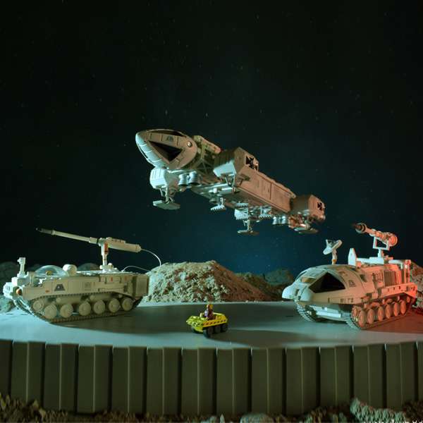 Space 1999 Infernal Machine Diecast Set - immagine 2